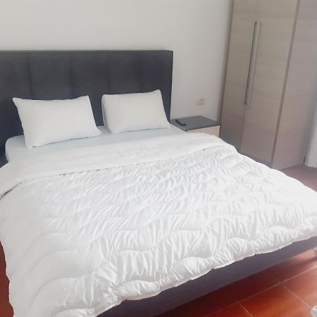 Anxhelos Hotel Himare Buitenkant foto