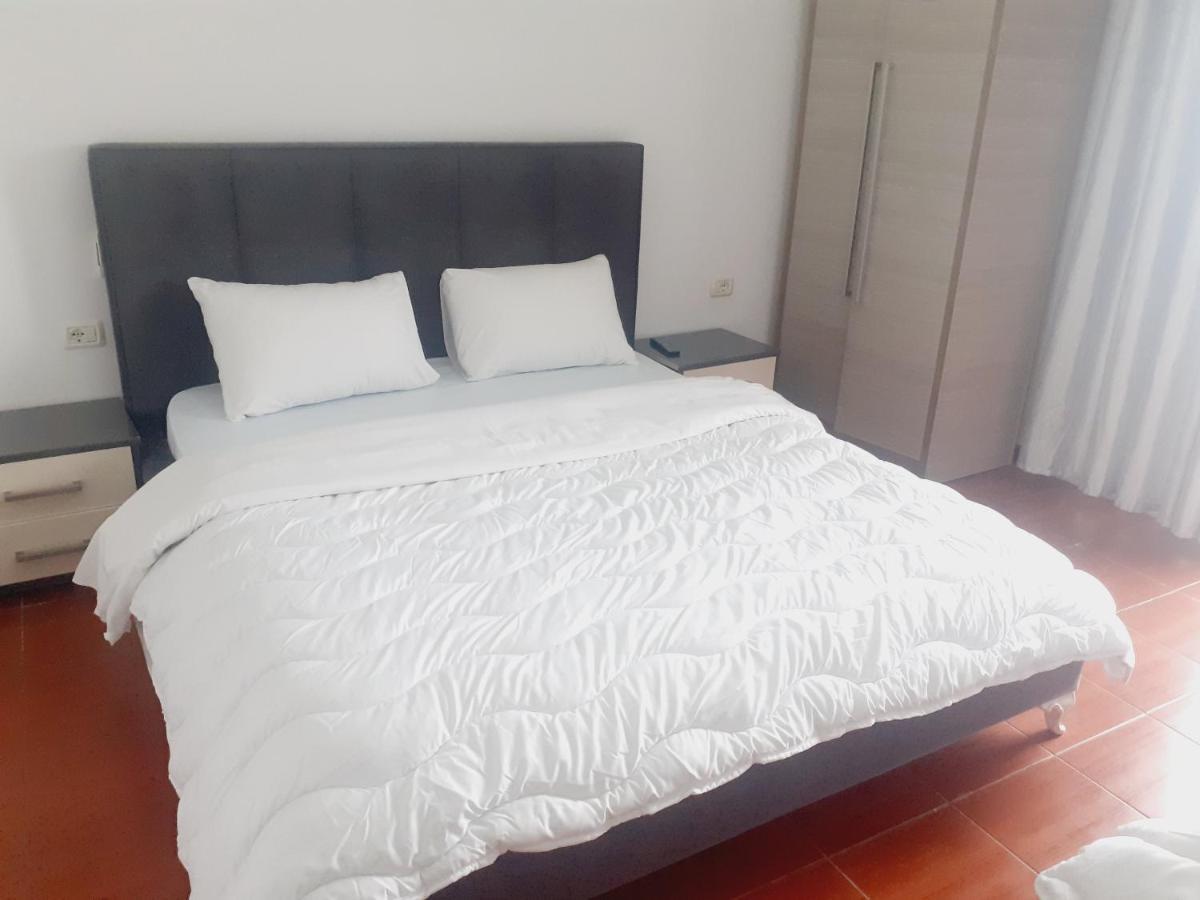 Anxhelos Hotel Himare Buitenkant foto