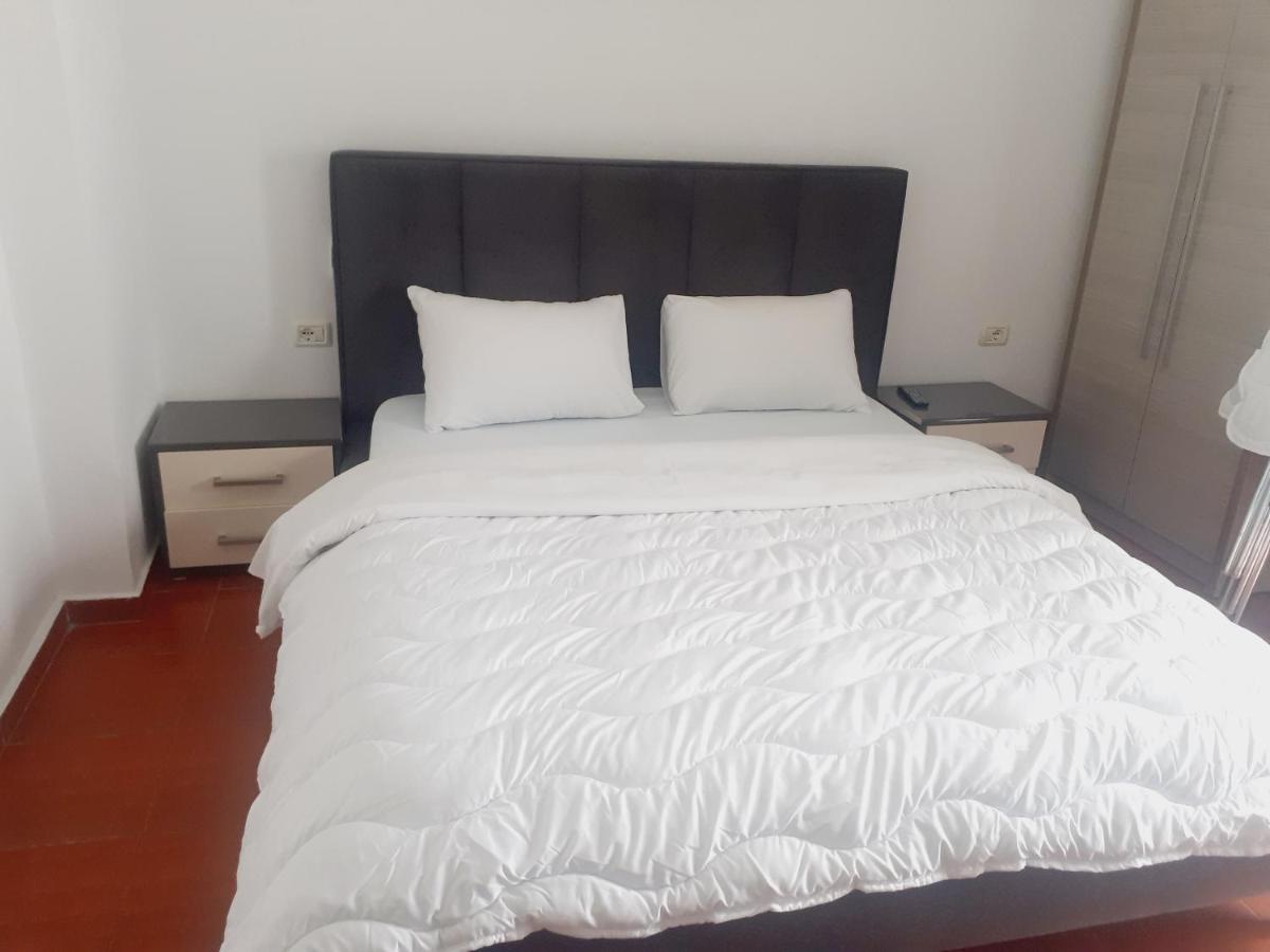 Anxhelos Hotel Himare Buitenkant foto