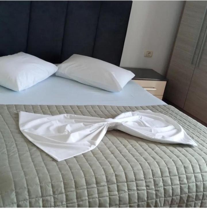 Anxhelos Hotel Himare Buitenkant foto