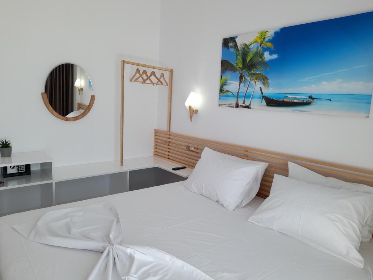 Anxhelos Hotel Himare Buitenkant foto