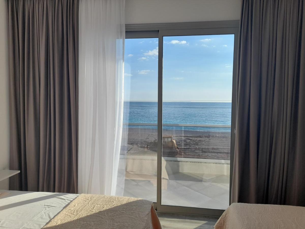 Anxhelos Hotel Himare Buitenkant foto