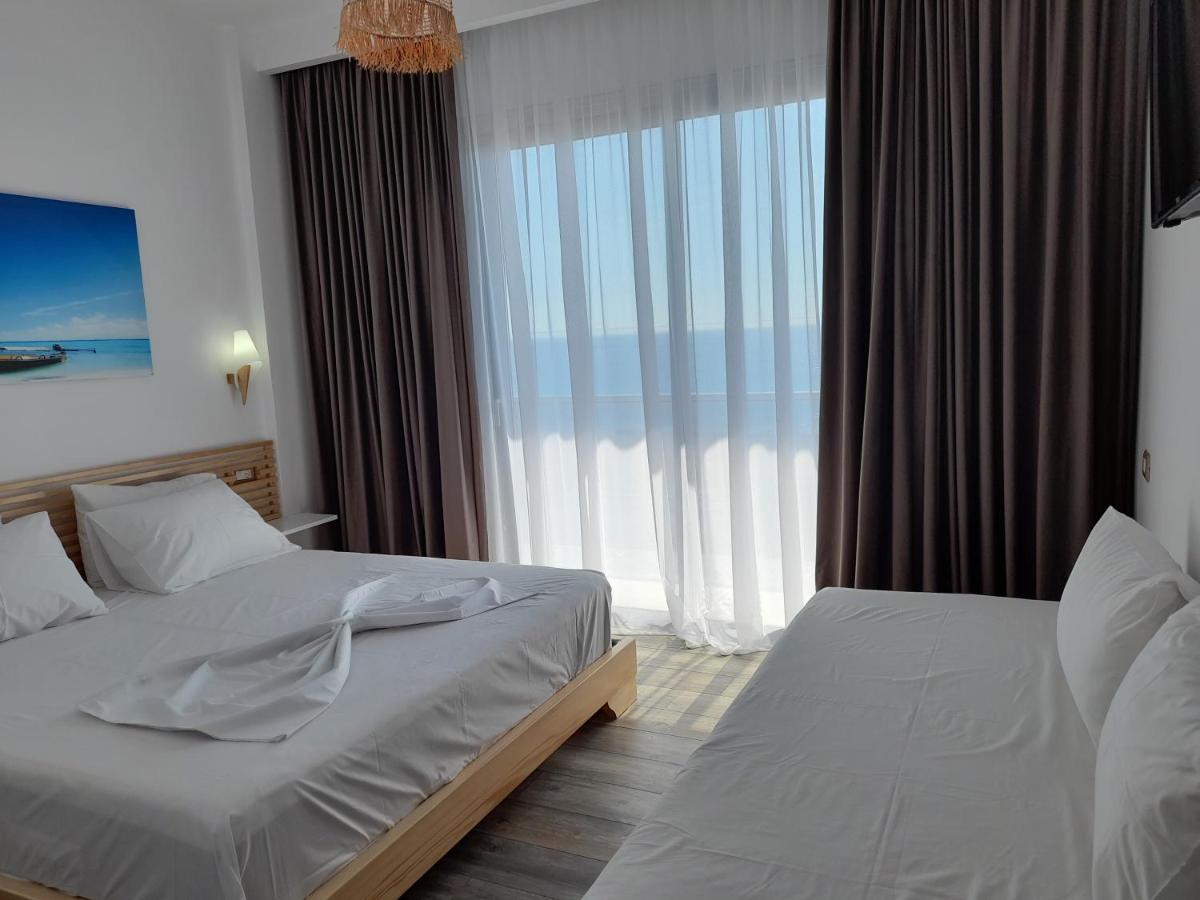 Anxhelos Hotel Himare Buitenkant foto