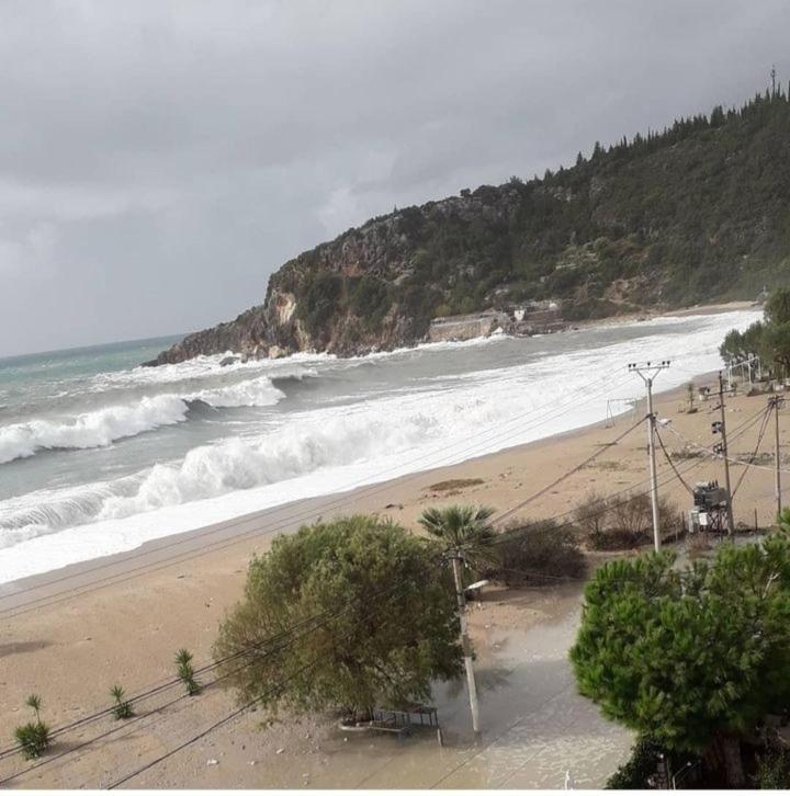 Anxhelos Hotel Himare Buitenkant foto