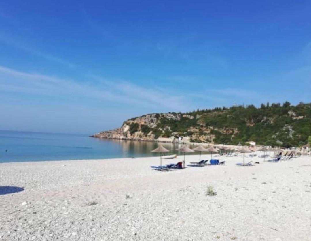 Anxhelos Hotel Himare Buitenkant foto