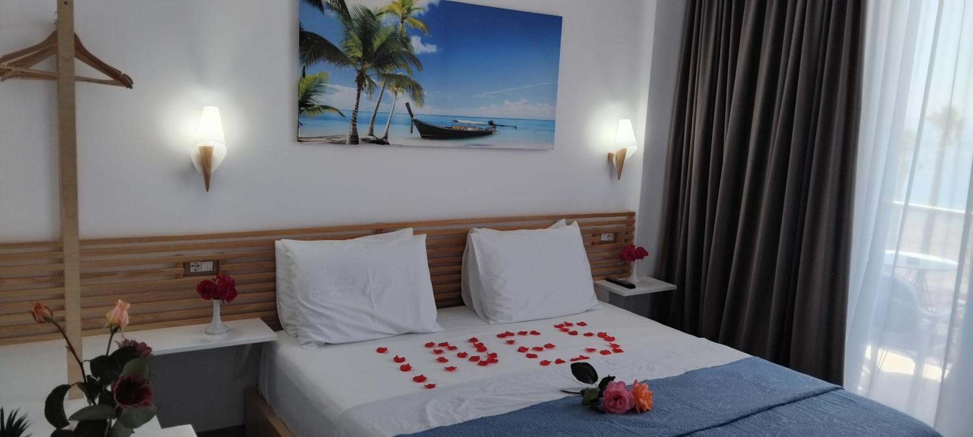 Anxhelos Hotel Himare Buitenkant foto